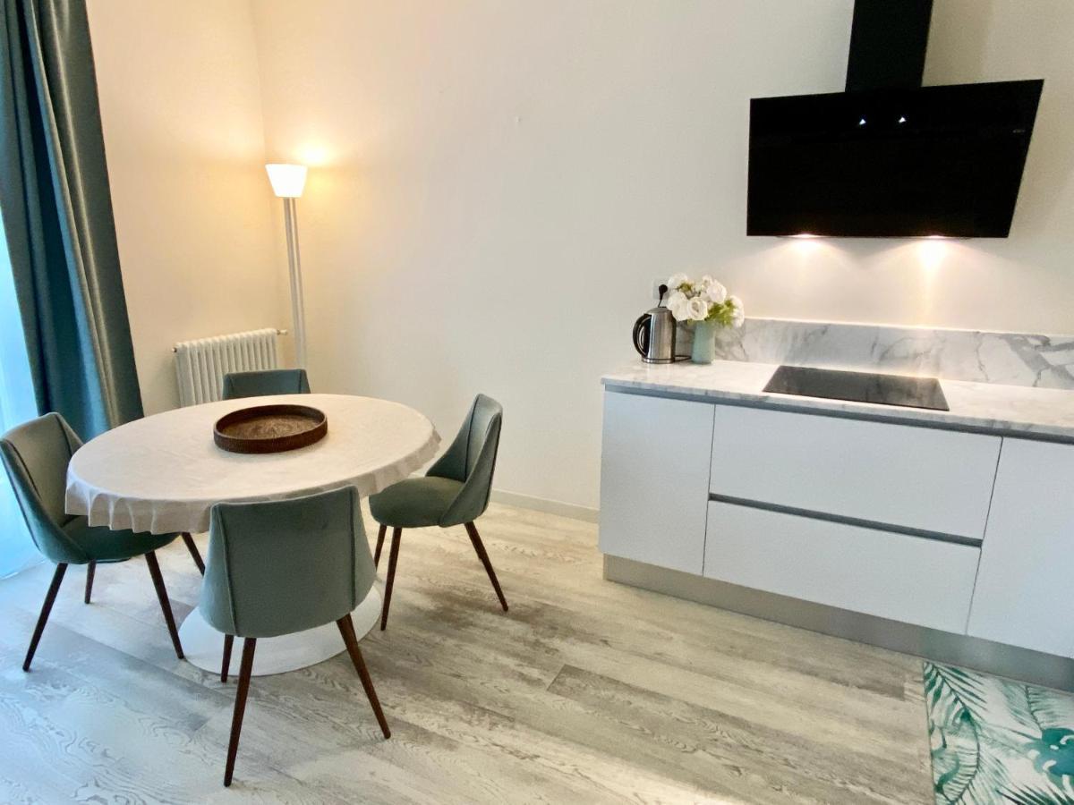 Front Beach Apartments Viareggio Extérieur photo